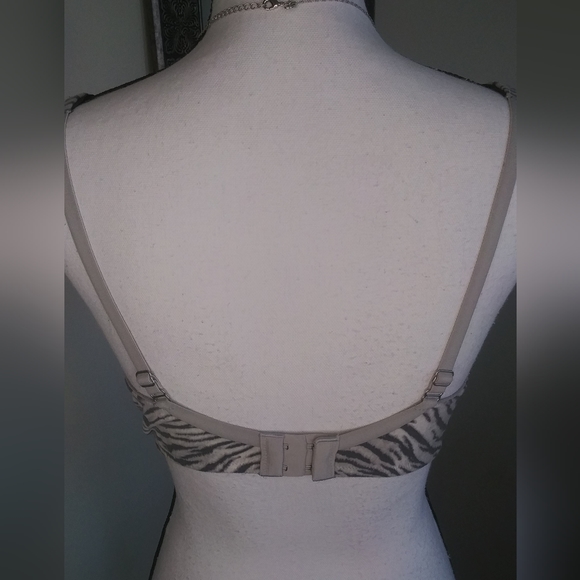 Victoria Secret - Picture 3 of 4